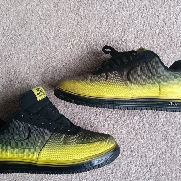 Nike - Picture 2 of 5